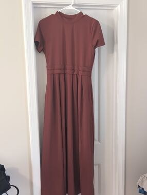 HALARA Short-Sleeve High Neck Maxi Dress in Rust